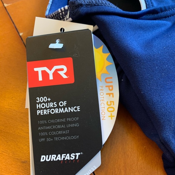 Brand new women’s TYR Swimsuit! - Picture 3 of 4